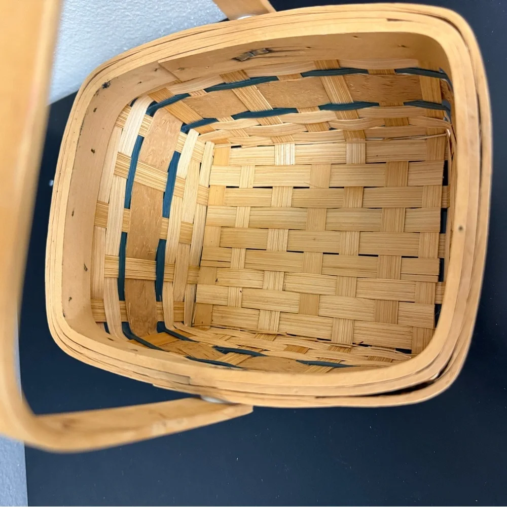 Vintage‎ and Woven Basket with floral pattern excellent condition, beautiful